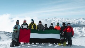 Эмиратские спортсмены подняли флаг ОАЭ на вершину Французских Альп