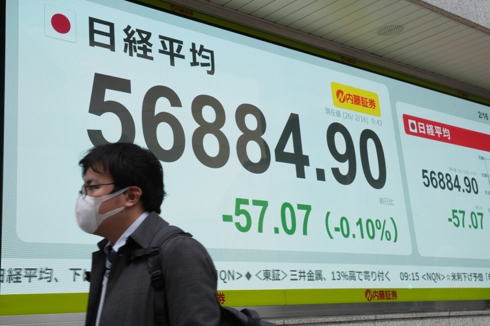 Asian Stocks Fluctuate Amid Lunar New Year Holiday