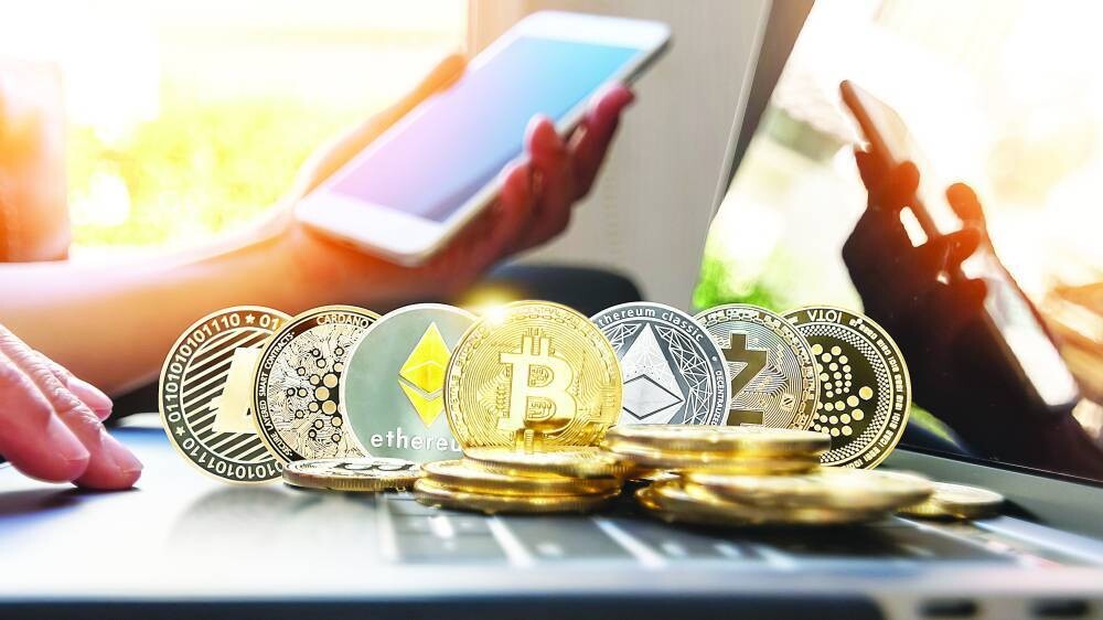 El bitcoin cae por debajo de los 83.000 dólares