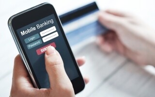 Банки ОАЭ изменили сроки проведения крупных денежных переводов в период праздника Ид аль-Фитр