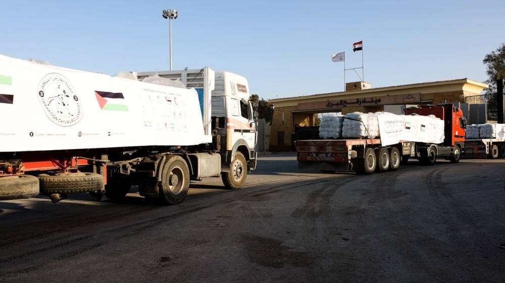 249th Emirati Humanitarian Aid Convoy Arrives in Gaza