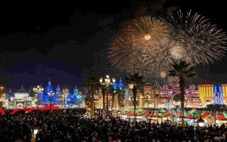 Всемирная деревня отмечает Новый год семью праздниками