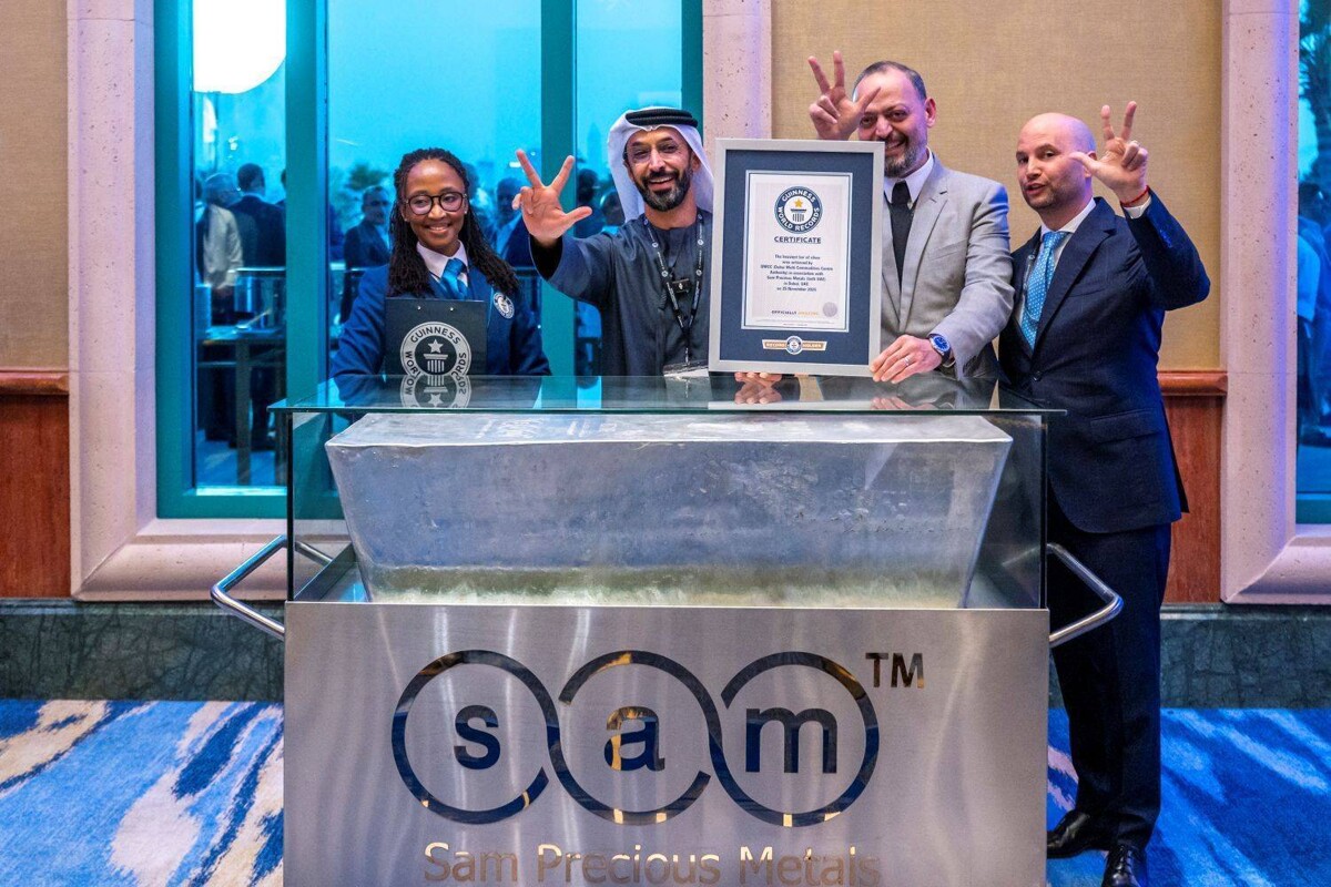 Дубай представил самую большую в мире серебряную слитку