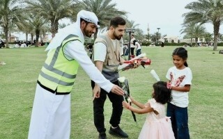 Al Hamriya Municipality Distributes Roses for Eid Celebration