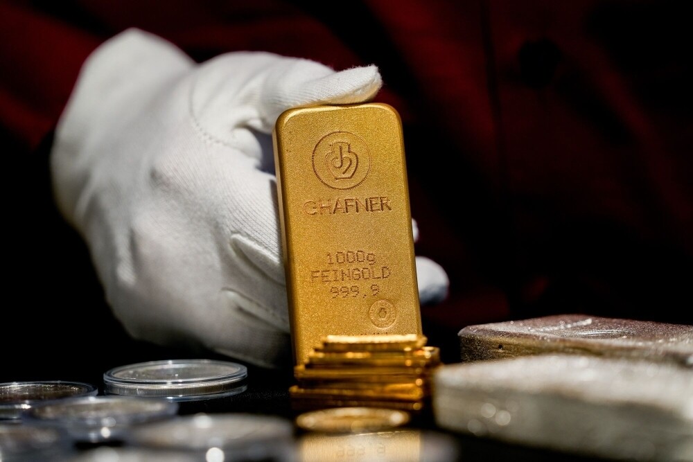 Los precios del oro caen un 4% después de alcanzar su punto máximo