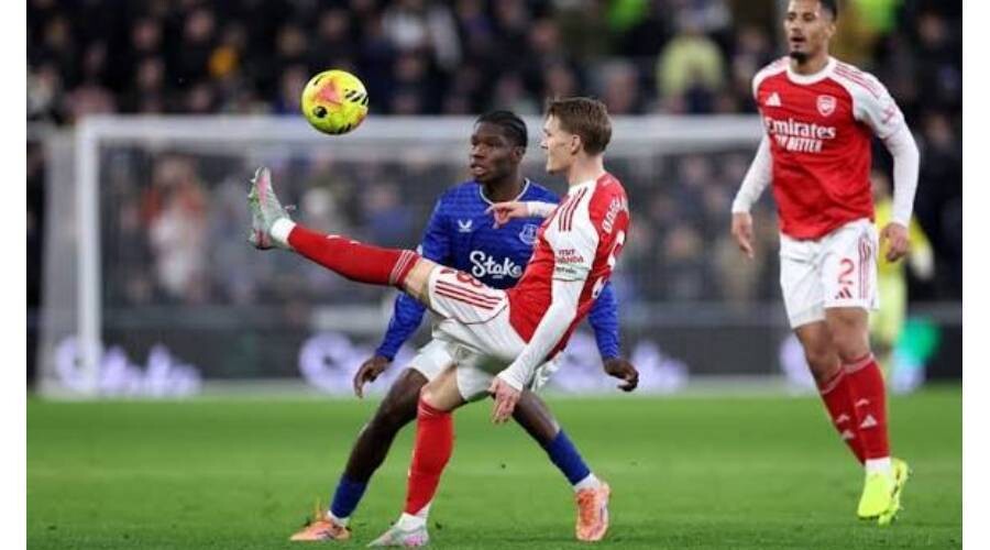 Арсенал против Эвертона: битва за лидерство в Премьер-лиге