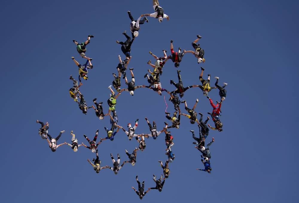 Skydive Dubai устанавливает национальные рекорды в парашютном спорте