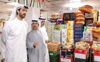 Ministro de EAU inspecciona mercados de alimentos de Al Ain