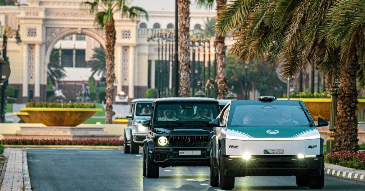 Полиция Дубая добавляет Tesla Cybertruck в свой роскошный патрульный флот для туристов
