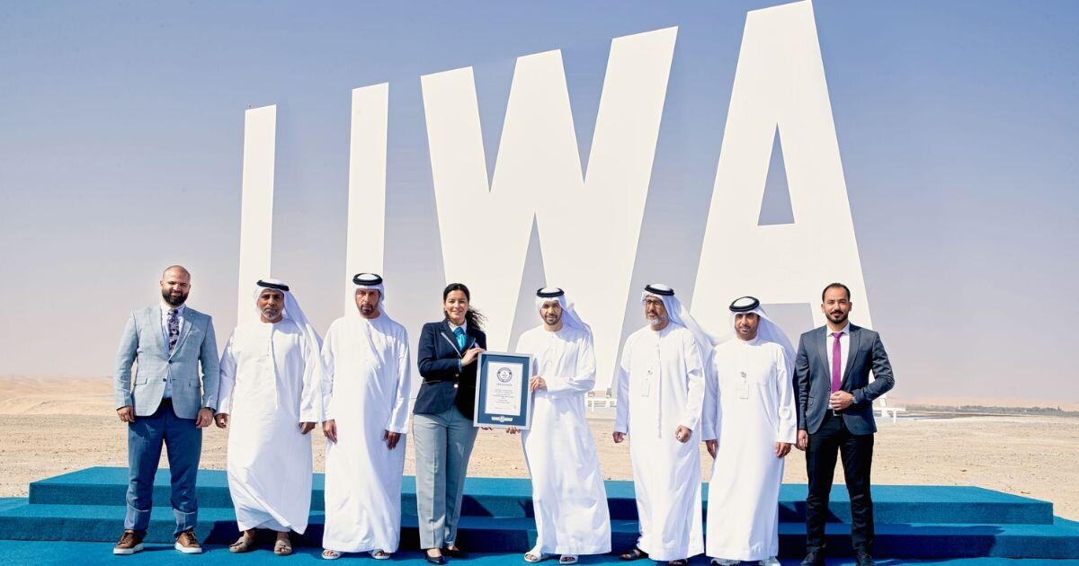 Доска Liwa вошла в Книгу рекордов Гиннесса как самый высокий знак в мире