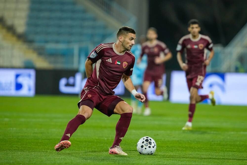 Мохаммаду Камара забивает победный гол для "Бани Яс"