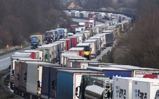 EU Road Freight Sector Faces Challenges in Meeting Emission Targets Due to Low Electric Truck Adoption