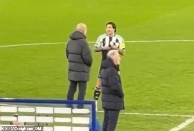 Гвардиола и Тонали: долгая беседа привлекла внимание