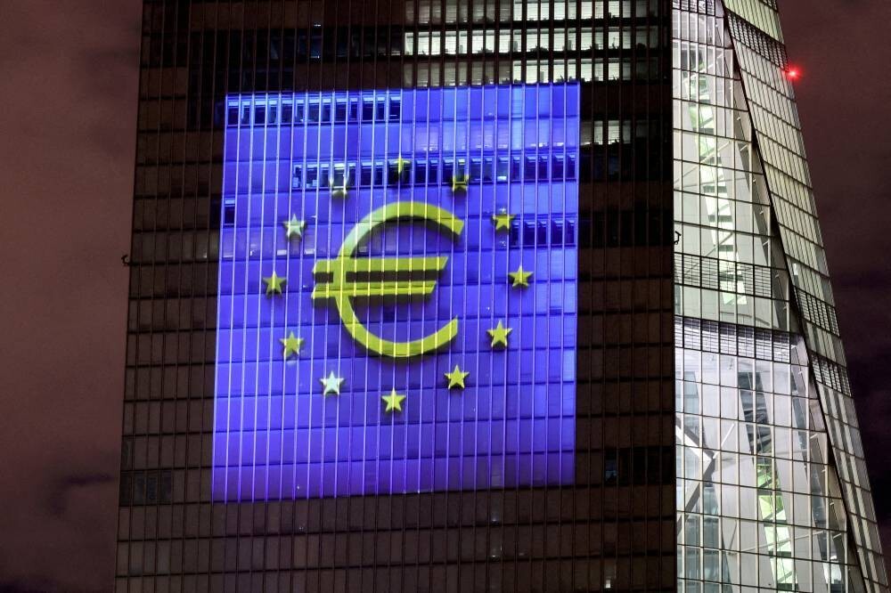Eurozone Economy Shows Slow Growth in April