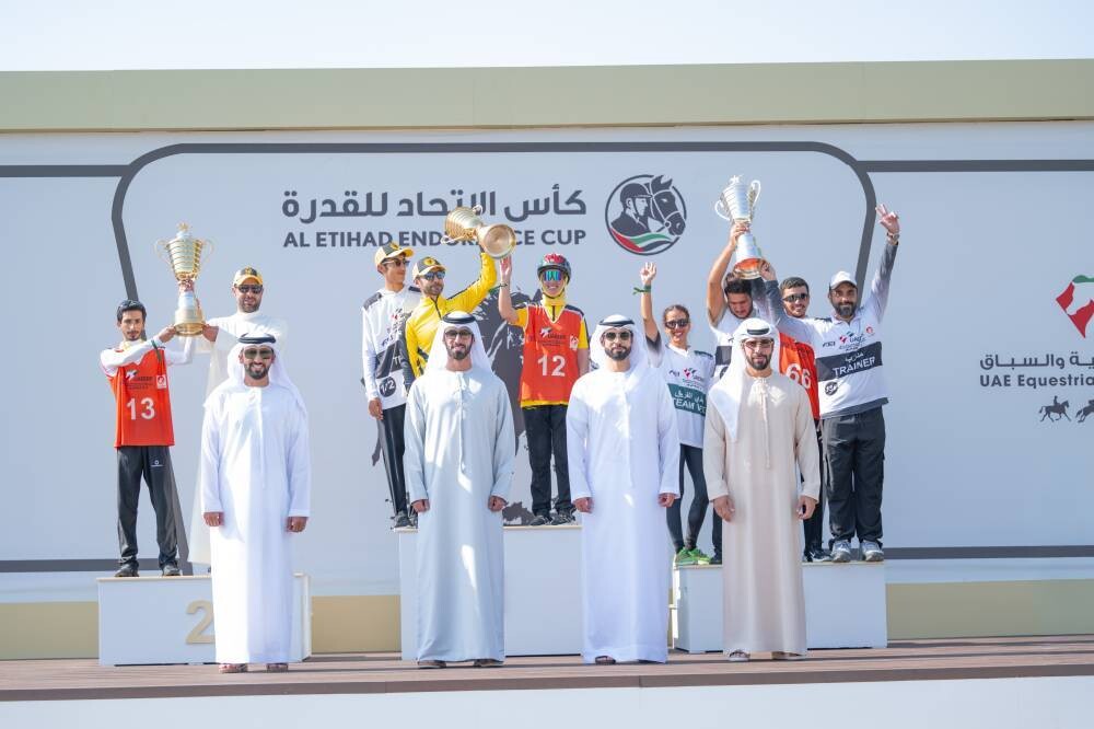 Всадница из ОАЭ победила в национальных скачках на выносливость