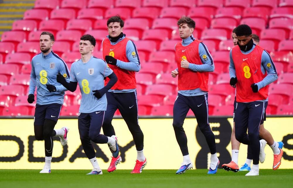 英格兰队将在缺少八名主力的情况下迎战日本