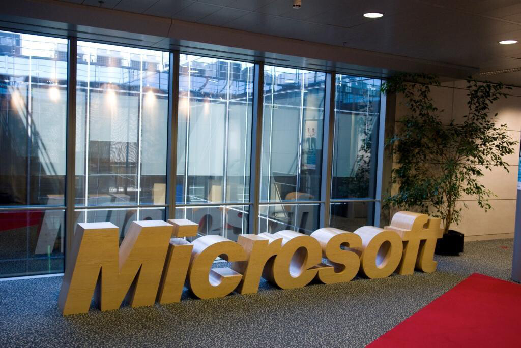 Microsoft инвестирует $1.5 миллиарда в G42 в Абу-Даби