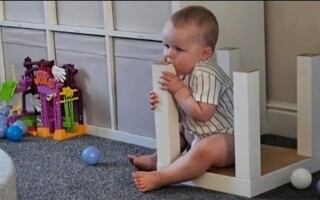 Мать ребёнка с редким расстройством пико борется за его безопасность