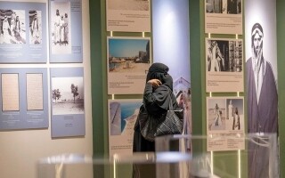 阿联酋国家档案馆展出谢赫·扎耶德罕见照片