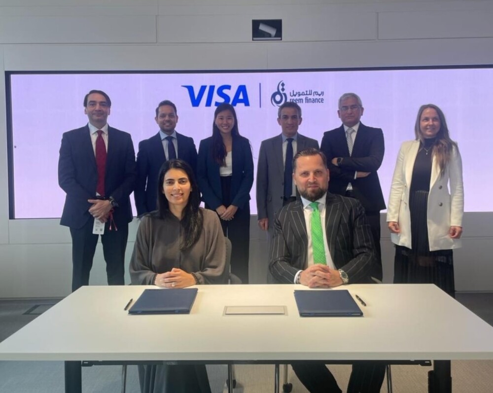 Стратегическое партнерство между RIM Finance и Visa для цифровых платежных решений