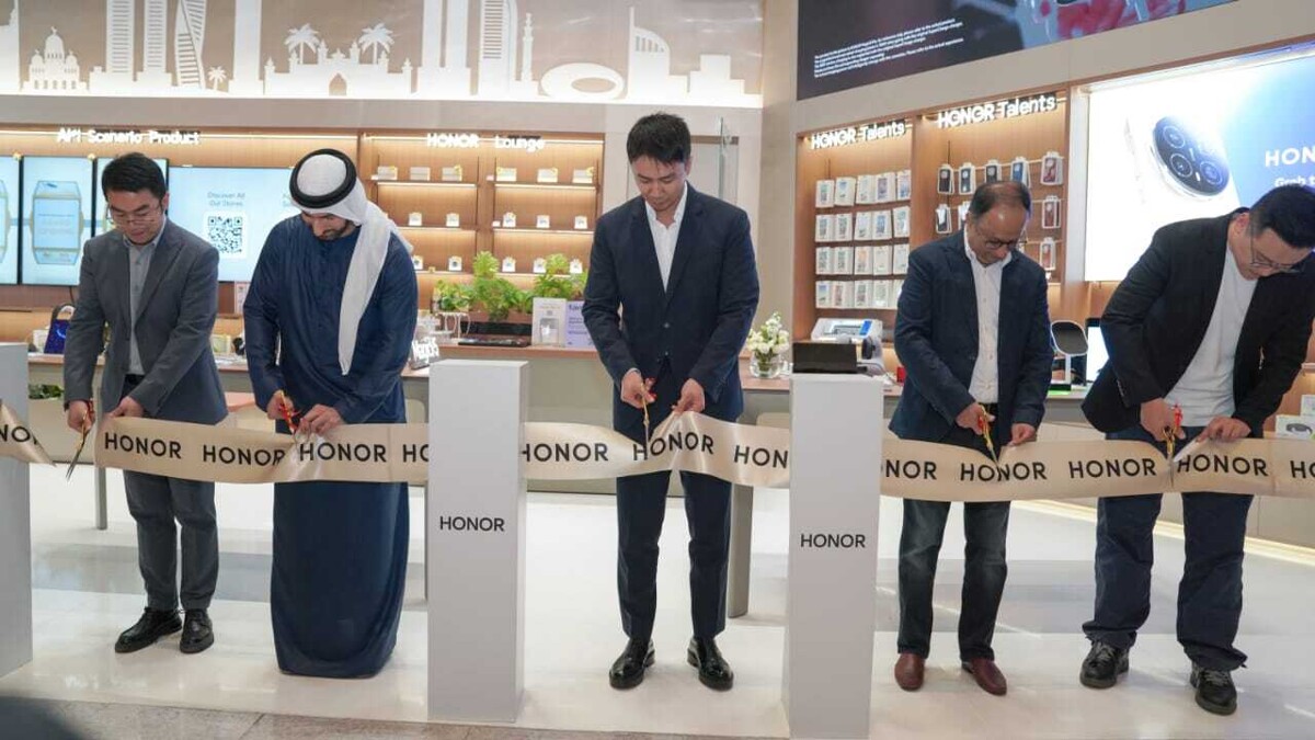 HONOR Opens Flagship Store in Dubai Mall