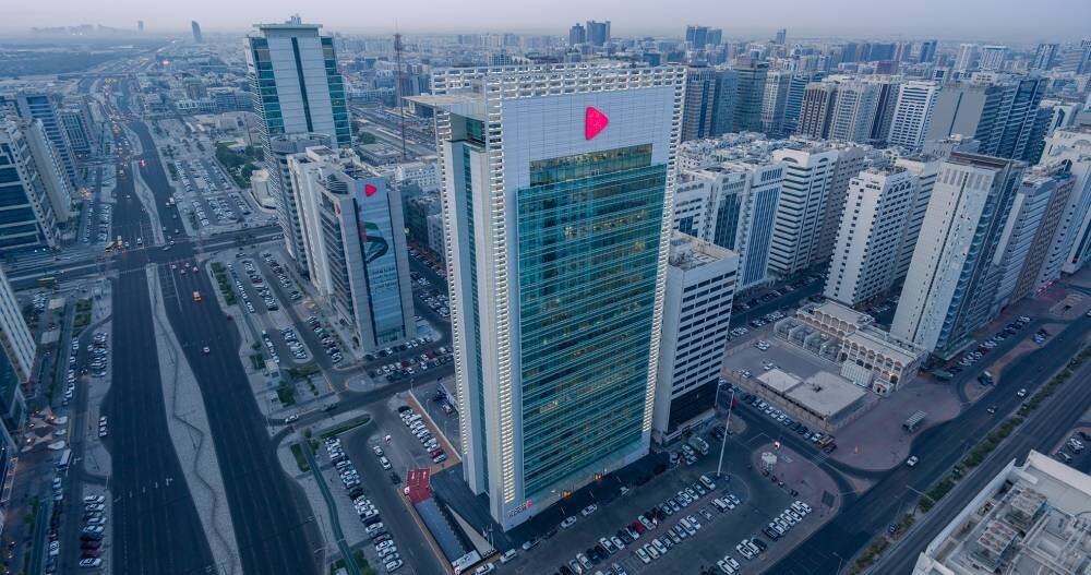 Banco Comercial de Abu Dhabi Logra Hitos de Localización