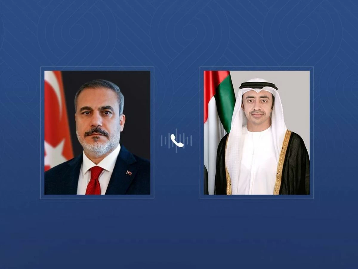 Ministro de EAU expresa condolencias a Turquía por el martirio de la tripulación del helicóptero