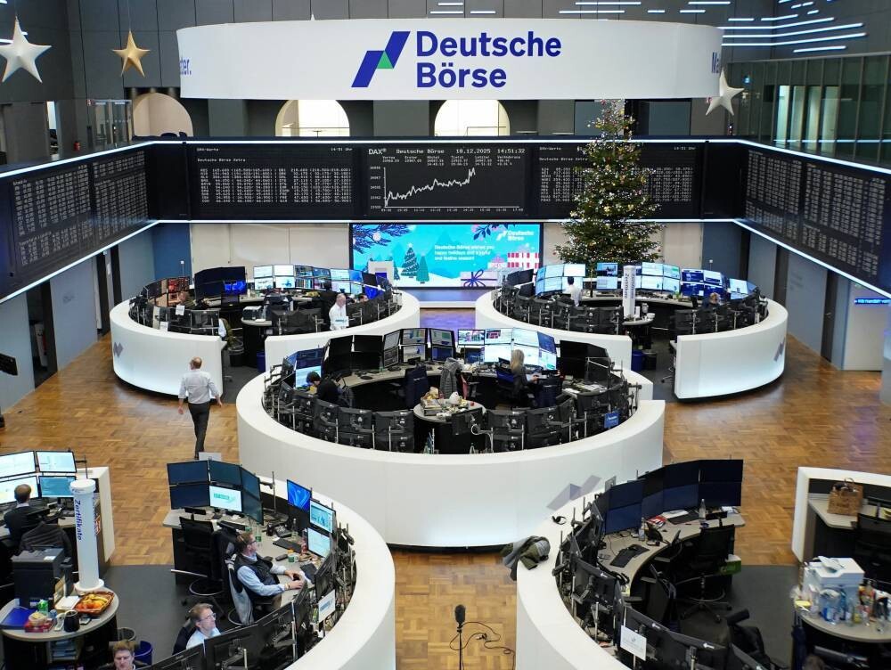 Mixed European Stock Performance Amid Rate Decisions and Budget Talks