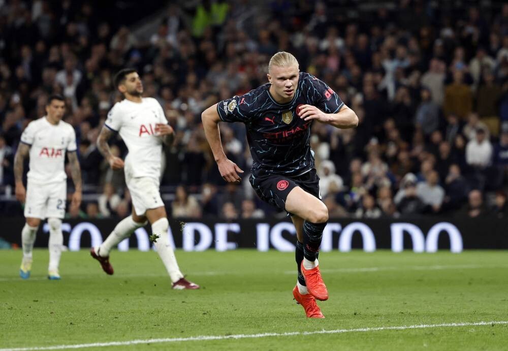 Манчестер Сити побеждает Тоттенхэм Хотспур 2-0 в матче Премьер-лиги