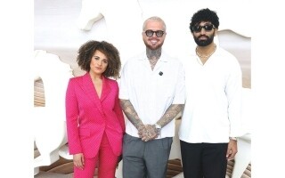 英国女性参加迪拜世界杯选美比赛