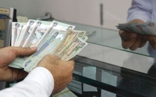 El Banco Central de los EAI mantiene los tipos de interés para garantizar la estabilidad económica