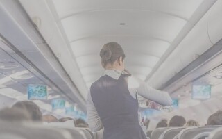 Стюардесса раскрыла секрет раздачи воды на борту самолета