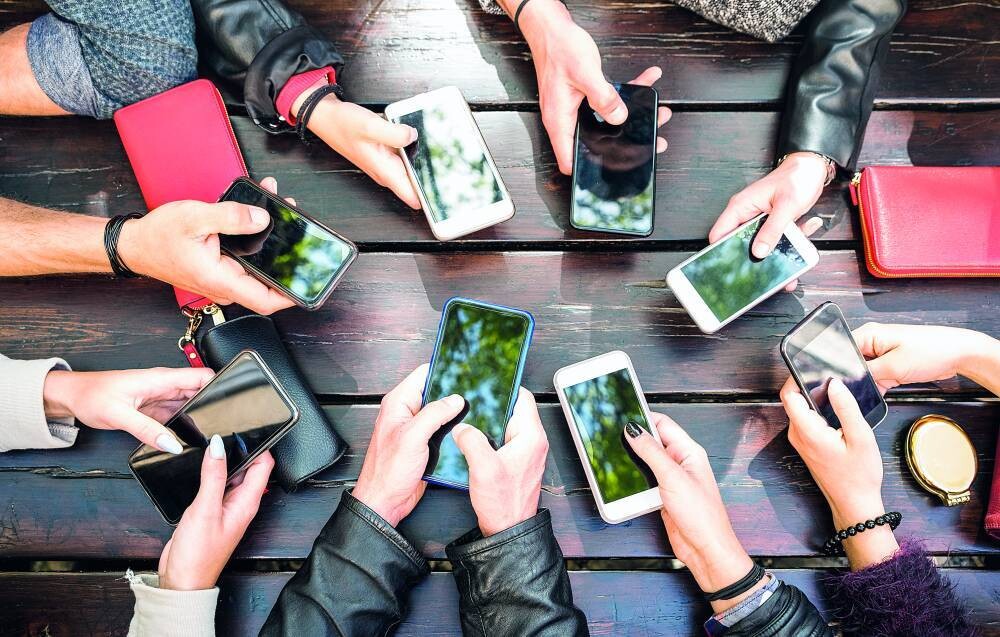 UAE smartphone market grows 13% in Q3 2025