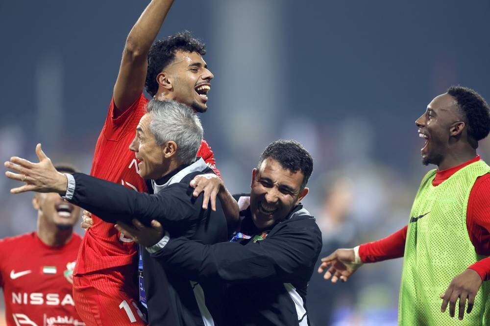 阿布扎比联赛比赛中门将与教练的冲突