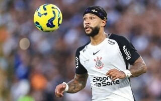 Brazilian Media: UAE Clubs Compete for Memphis Depay's Signature