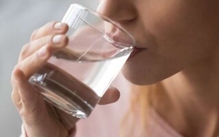 Benefits and Risks of Drinking Water Before Sleep