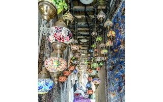 Explore Dubai's Traditional Souk