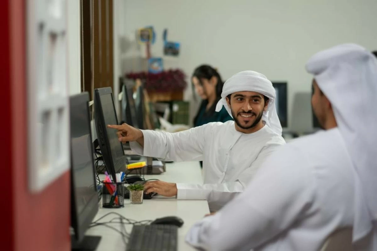 Abu Dhabi lanza becas para atención social