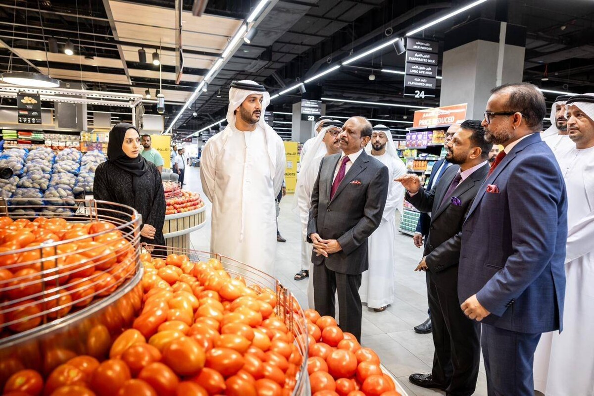 UAE Minister of Economy and Tourism holds meeting on consumer protection