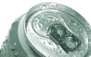 Энергетические напитки вызывают инсульты: предупреждение врачей в Великобритании