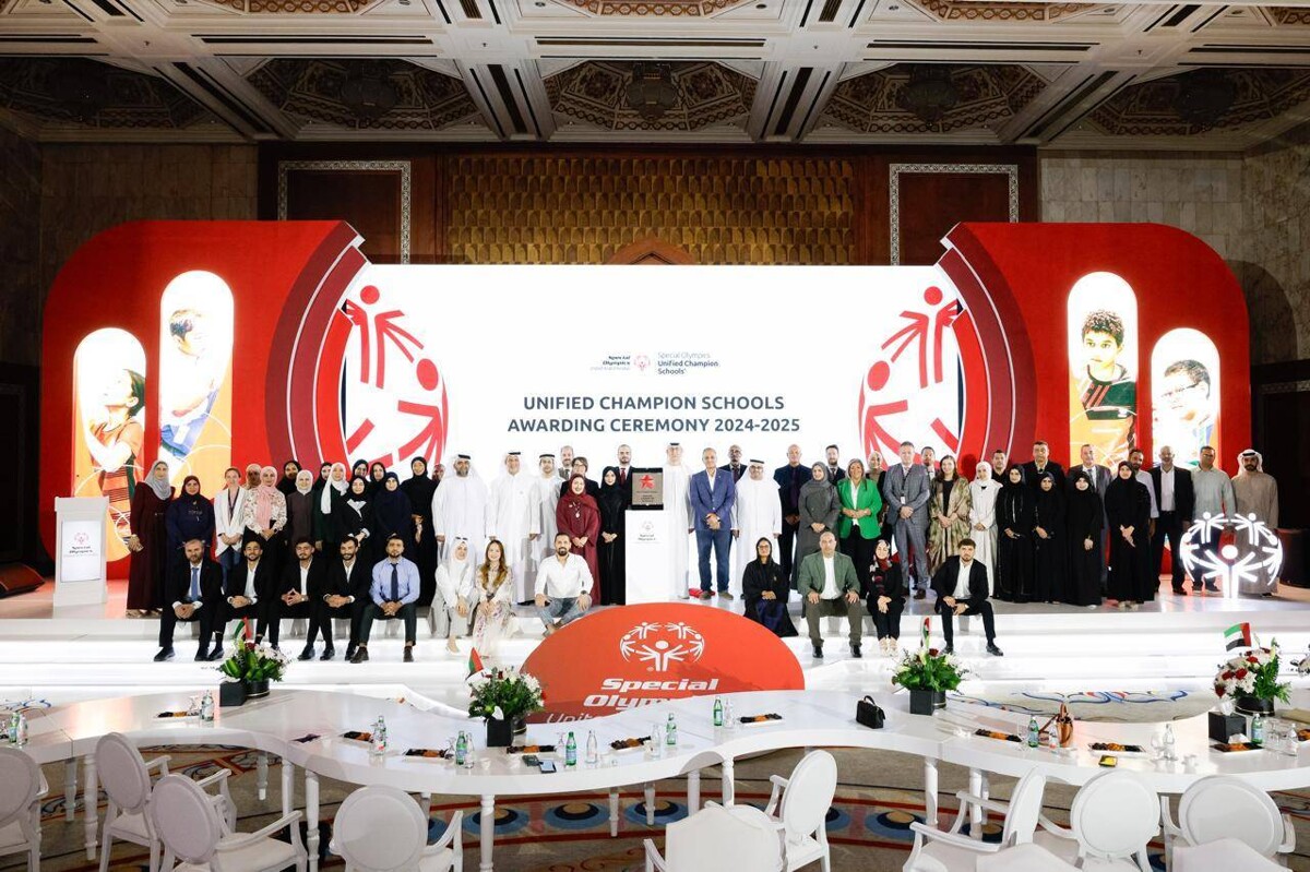Специальные Олимпийские игры ОАЭ наградили школы-чемпионы