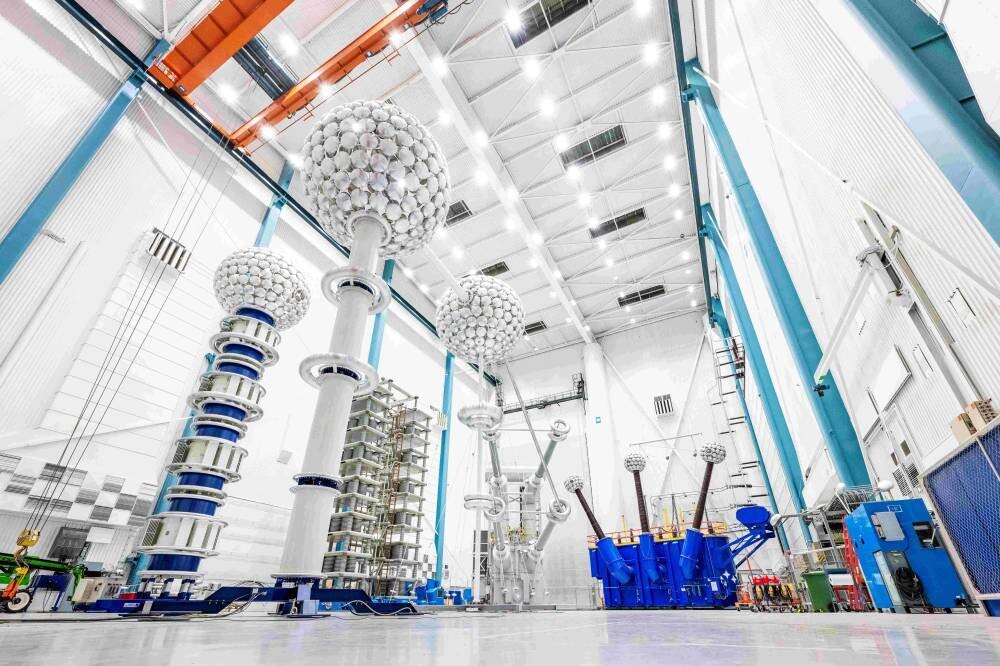 Крупные инвестиции Hitachi Energy в проекты HVDC и расширение завода