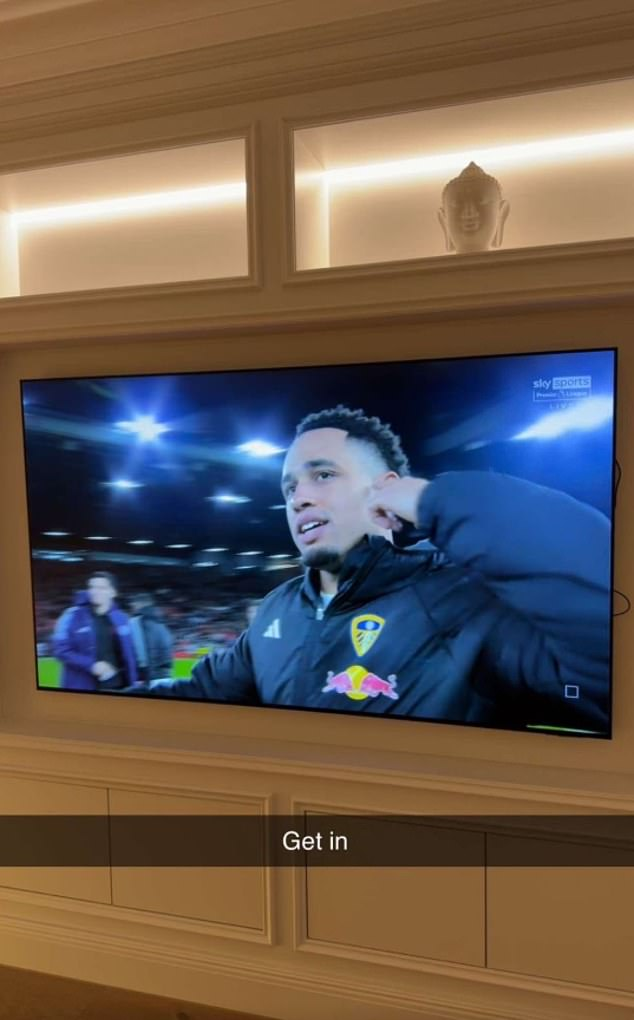 哈兰德庆祝利兹联战胜曼联