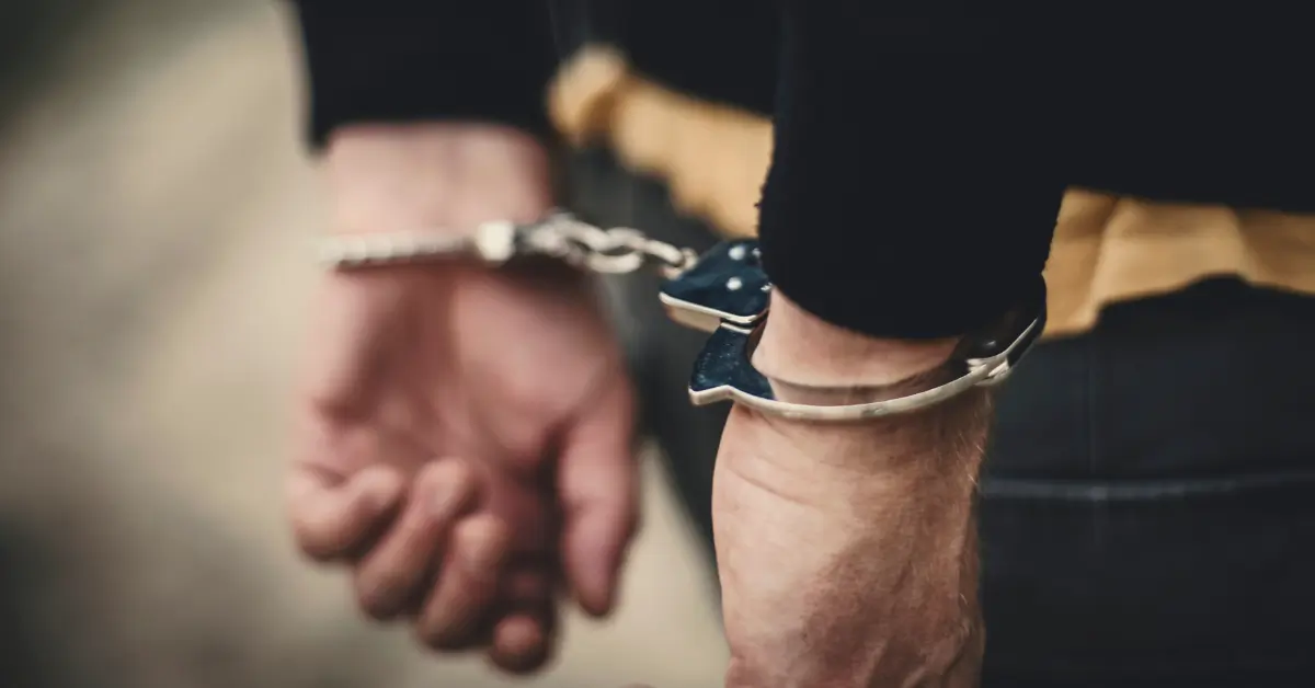 Британский турист обвинен в ОАЭ за распространение видео об иранских атаках