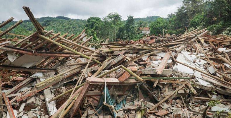 Landslides from Rains Cause Damage