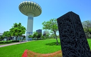 Знаковая башня водонапорного бака в парке Аль-Каззан: ориентир Дубая