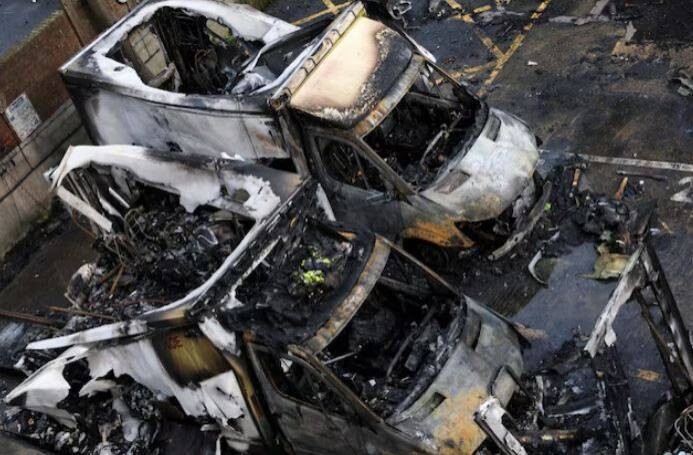 三名男子因涉嫌纵火救护车被捕