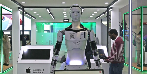 AI Робот A2 потрясает на GITEX 2024