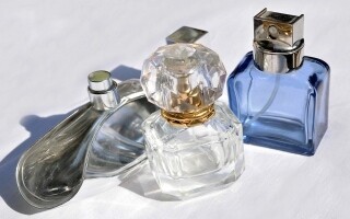 Гид по хранению парфюмов и косметических средств
