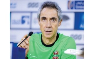 Shabab Al-Ahli Beats Ajman to Close Gap on League Leaders